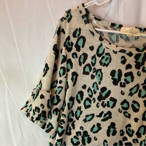 Hopely Women’s Short Sleeve Light Blue Leopard Print Waffle Knit Size Large - Picture 3 of 13